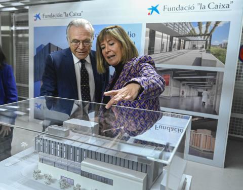 La colección está constituida por 1.069 obras de 445 artistas.