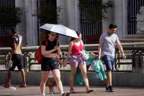 Mujeres y mayores de 80 años, personas más vulnerables a las altas temperaturas.