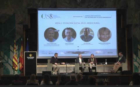 En la mesa de diálogo, se trataron las posibles alternativas a la economía tradicional en el medio rural.