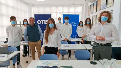 Equipo del programa ‘Made to Move Communities’ de Otis del Colegio Virgen de Europa, de Madrid.