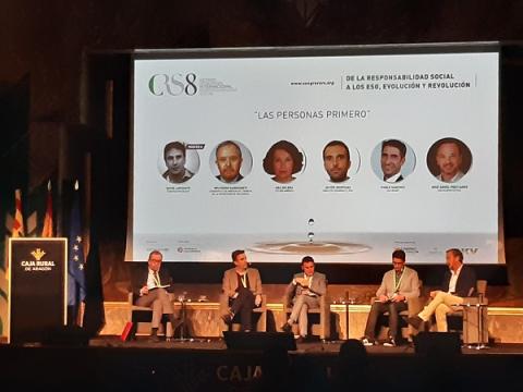 Celebración de la mesa 'Las personas primero' durante el CRS8