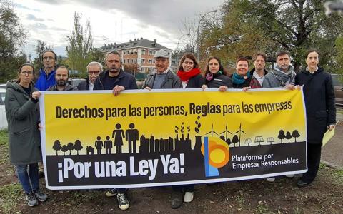 Un instante del acto convocado por la PER ante el Palacio de La Moncloa.