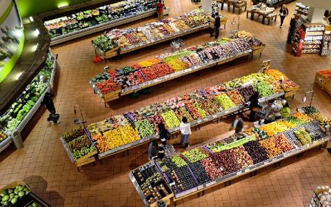 En España, se desperdicia el 4% del total de alimentos y bebidas dentro y fuera de los hogares.