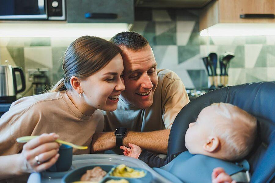 Hay familias que no tiene dinero para actividades extraescolares, que no pueden aportar pañales o toallitas al colegio o la guardería, y que no pueden pagar el comedor a sus hijos. Hay familias que no tiene dinero para actividades extraescolares, que no pueden aportar pañales o toallitas al colegio o la guardería, y que no pueden pagar el comedor a sus hijos.