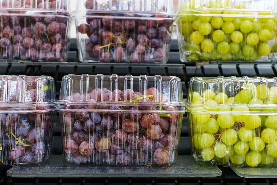 Los productores y distribuidores de alimentos temen que las modificaciones en los envases puedan hacerlos menos competitivos. Los productores y distribuidores de alimentos temen que las modificaciones en los envases puedan hacerlos menos competitivos.