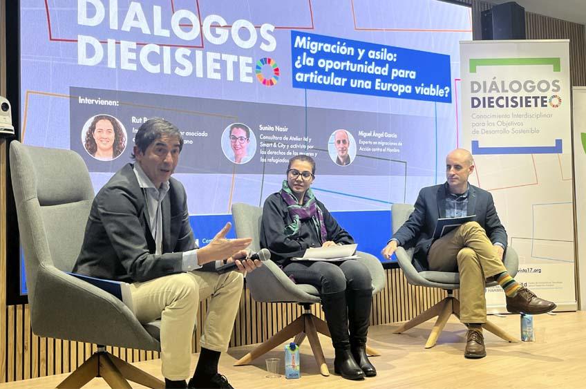 Facilitar los contratos en origen fue una de las propuestas presentadas en el encuentro. Facilitar los contratos en origen fue una de las propuestas presentadas en el encuentro.