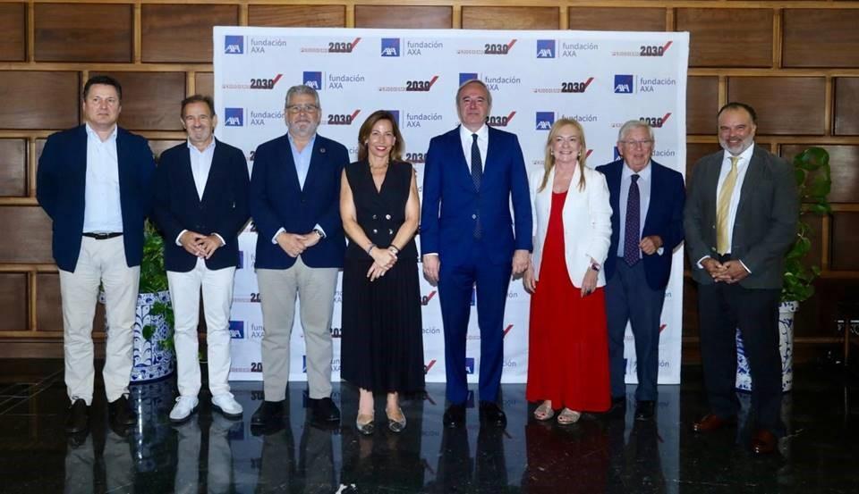 Jorge Azcón, presidente del Gobierno de Aragón; Natalia Chueca, alcaldesa de Zaragoza; Fernando de Yarza, presidente de Hanneo; y Josep Alfonso, director general de la Fundación AXA durante la presentación de la encuesta. Jorge Azcón, presidente del Gobierno de Aragón; Natalia Chueca, alcaldesa de Zaragoza; Fernando de Yarza, presidente de Hanneo; y Josep Alfonso, director general de la Fundación AXA durante la presentación de la encuesta.