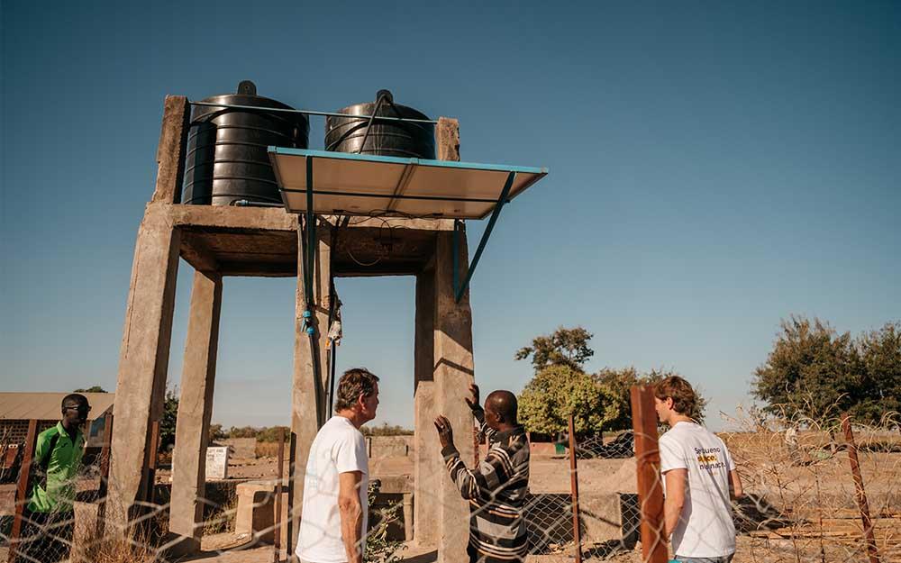 La iniciativa trata de paliar el problema de falta de agua y saneamiento que afecta a muchas comunidades en Gambia.