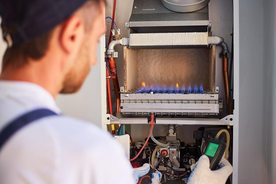 La nueva Directiva de Eficiencia Energética de Edificios de la Unión Europea obliga a eliminar los combustibles fósiles en las calderas de gas para el año 2040. La nueva Directiva de Eficiencia Energética de Edificios de la Unión Europea obliga a eliminar los combustibles fósiles en las calderas de gas para el año 2040.