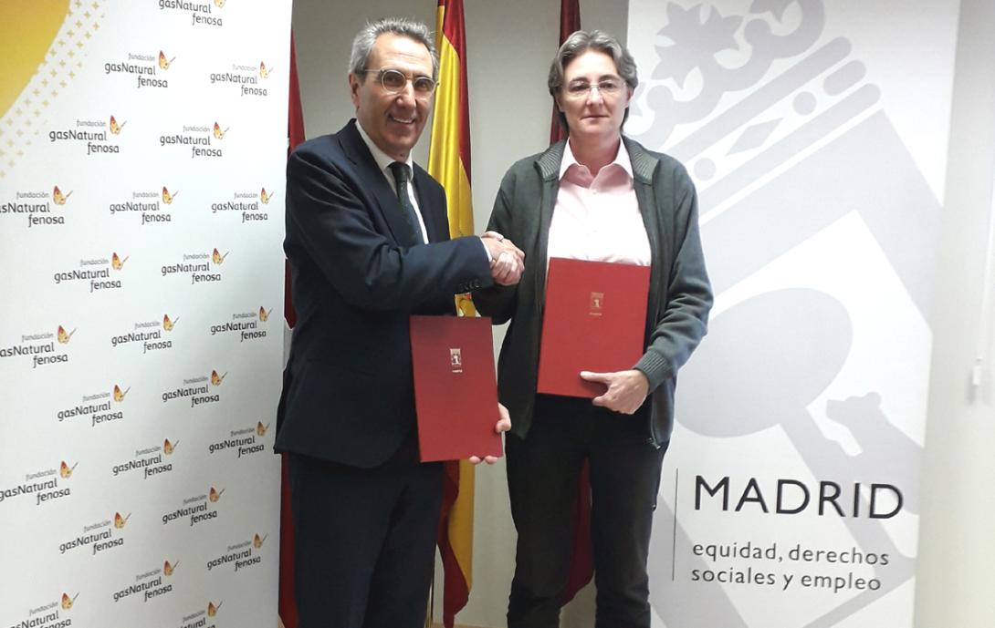 Martí Solà y Marta Higueras, tras la firma del acuerdo.