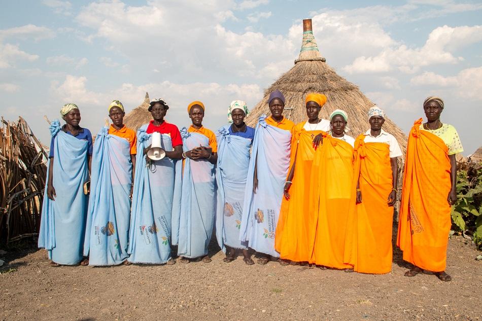 Grupo de mujeres contra la violencia de género en una aldea de Sudán del Sur (Foto: World Vision).