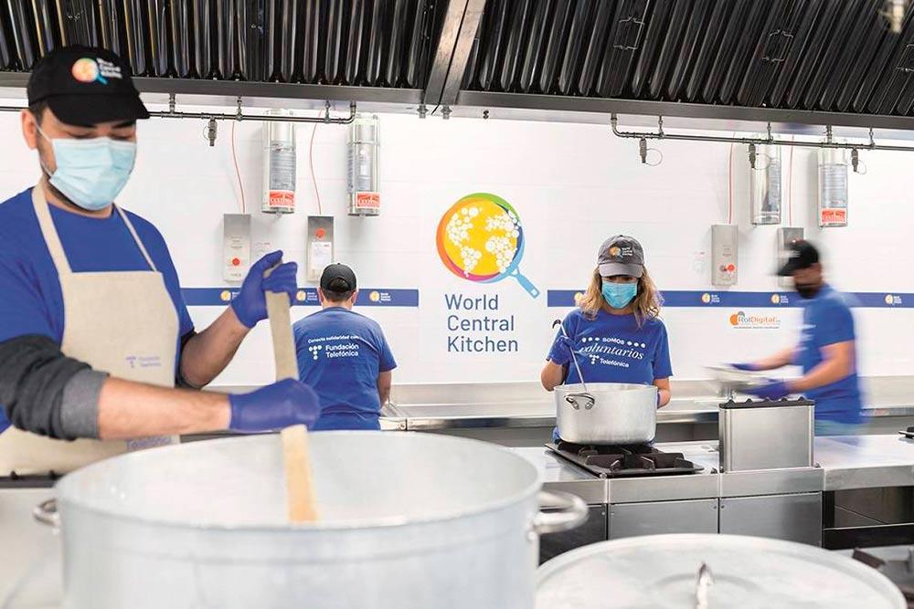 200 voluntarios cocinarán durante tres días cerca de 6.000 cenas de Nochebuena.