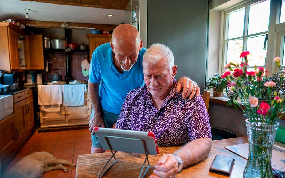 A pesar de los grandes avances en conectividad, en España continúan existiendo importantes brechas digitales.