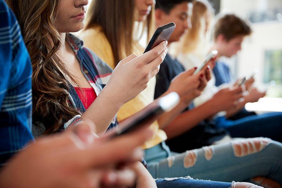 Uno de cada cuatro adolescentes no contrasta nunca las informaciones para saber si son o no veraces. Uno de cada cuatro adolescentes no contrasta nunca las informaciones para saber si son o no veraces.
