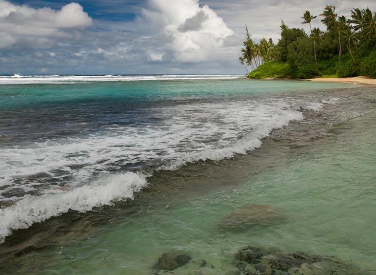 El 90% de la población de las islas del Pacífico vive a menos de cinco kilómetros de la costa. El 90% de la población de las islas del Pacífico vive a menos de cinco kilómetros de la costa.