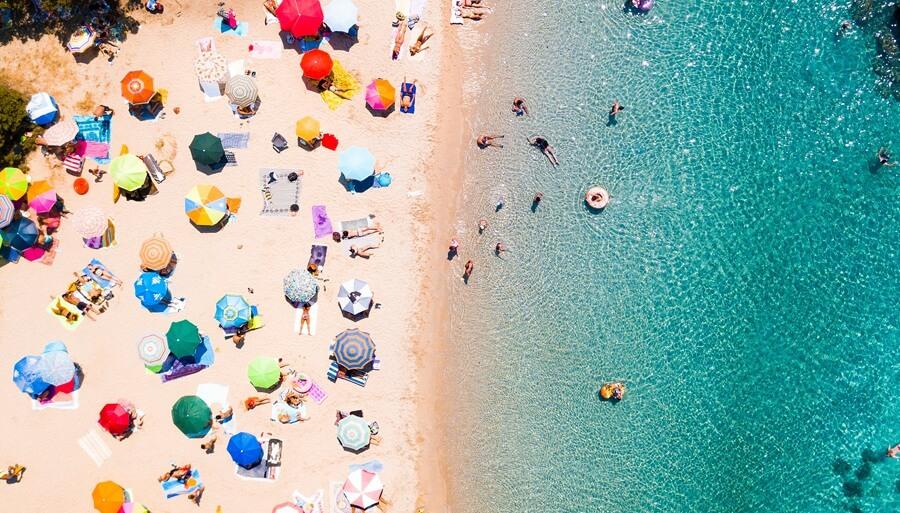 En España, se evaluaron 1.973 zonas de baño durante la temporada de 2025, de las cuales 1.752 fueron calificadas como de calidad “excelente”. En España, se evaluaron 1.973 zonas de baño durante la temporada de 2025, de las cuales 1.752 fueron calificadas como de calidad “excelente”.