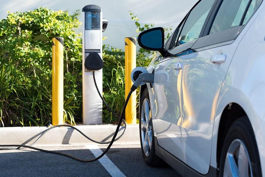 En 2023 se instalaron 8.777 nuevos puntos de recarga en una inversión de 330 millones de euros. En 2023 se instalaron 8.777 nuevos puntos de recarga en una inversión de 330 millones de euros.