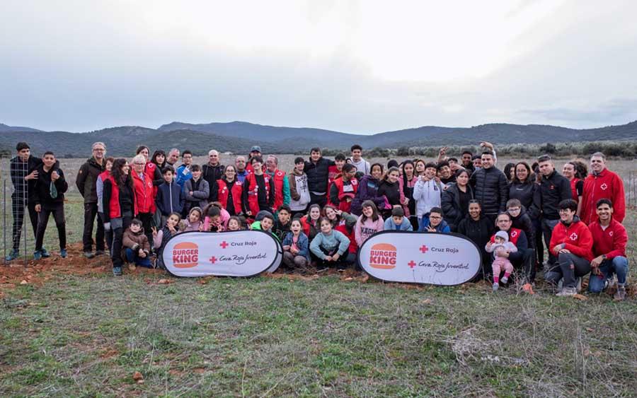En la jornada de reforestación, se incorporaron 150 ejemplares de especies autóctonas de la zona. En la jornada de reforestación, se incorporaron 150 ejemplares de especies autóctonas de la zona.