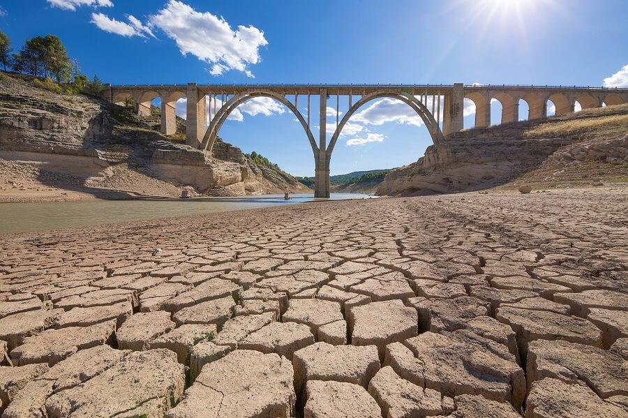 Las sequías plurianuales se han vuelto más frecuentes, prolongadas y extremas en los últimos 40 años. Las sequías plurianuales se han vuelto más frecuentes, prolongadas y extremas en los últimos 40 años.