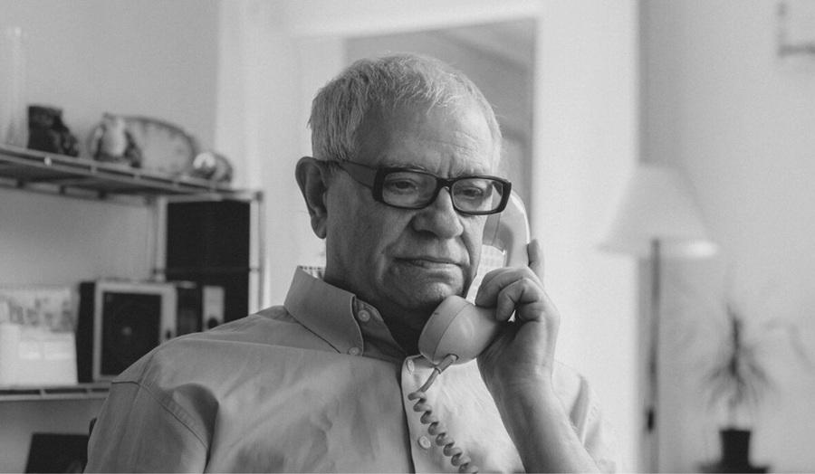 Cada llamada es una historia real que conecta a la sociedad con las personas mayores.